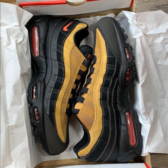 NIKE AIR MAX 95 ESSENTIAL men’s running shoes - Picture 12 of 16